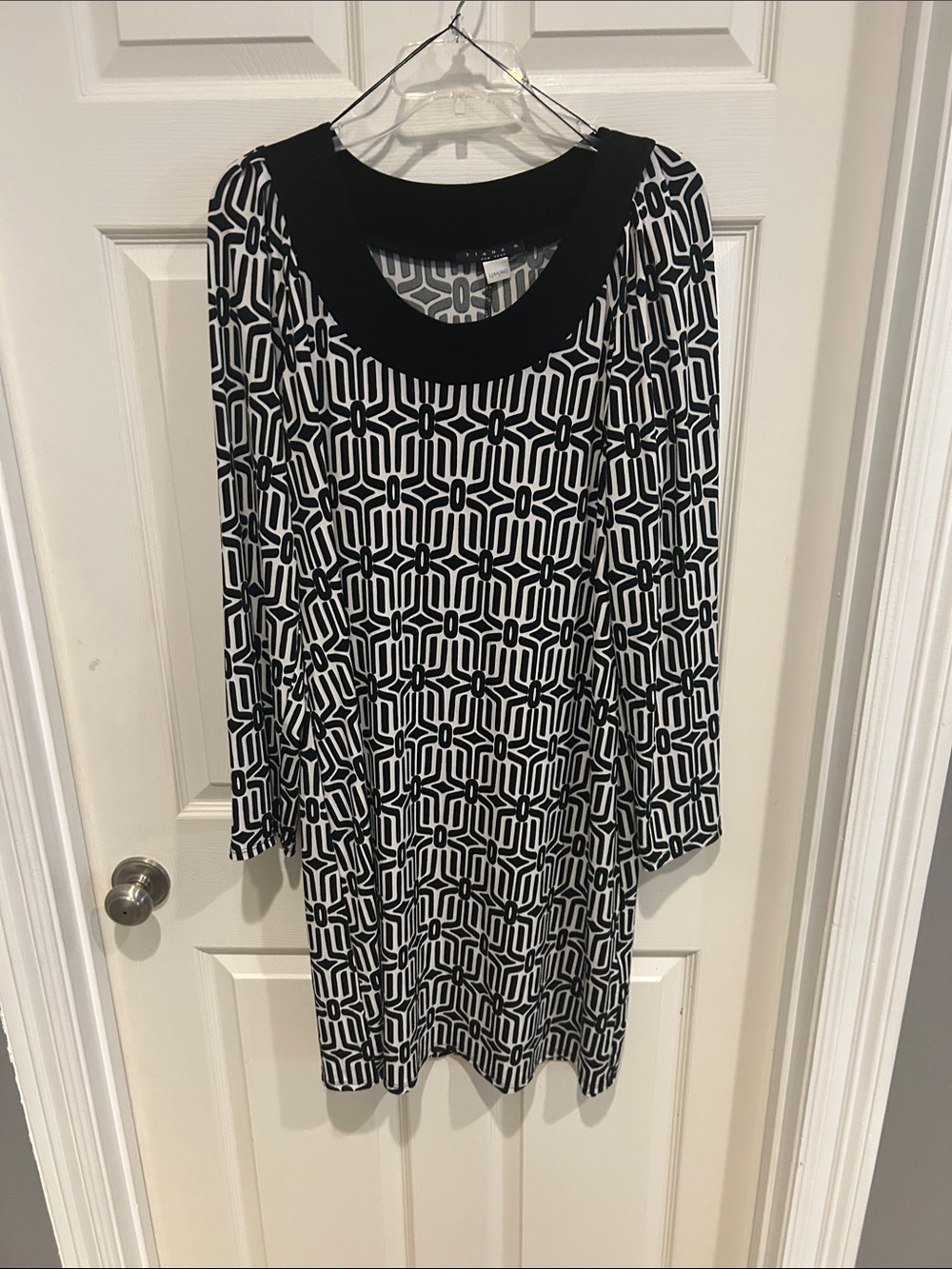 Tiana B. Black & White Geometric Long-Sleeve Shift Dress
